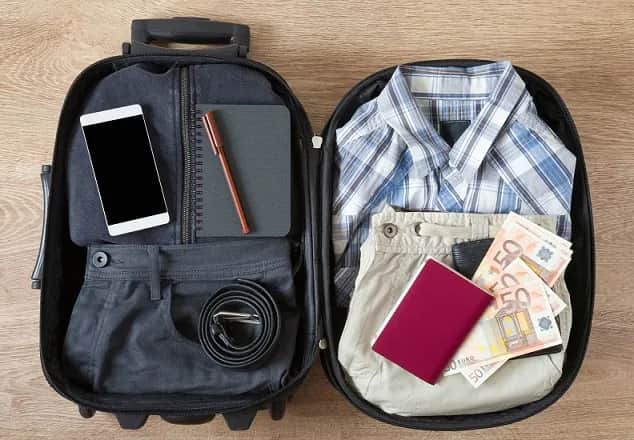 Co można zabrać do bagażu podręcznego do samolotu? Oto ważne zasady