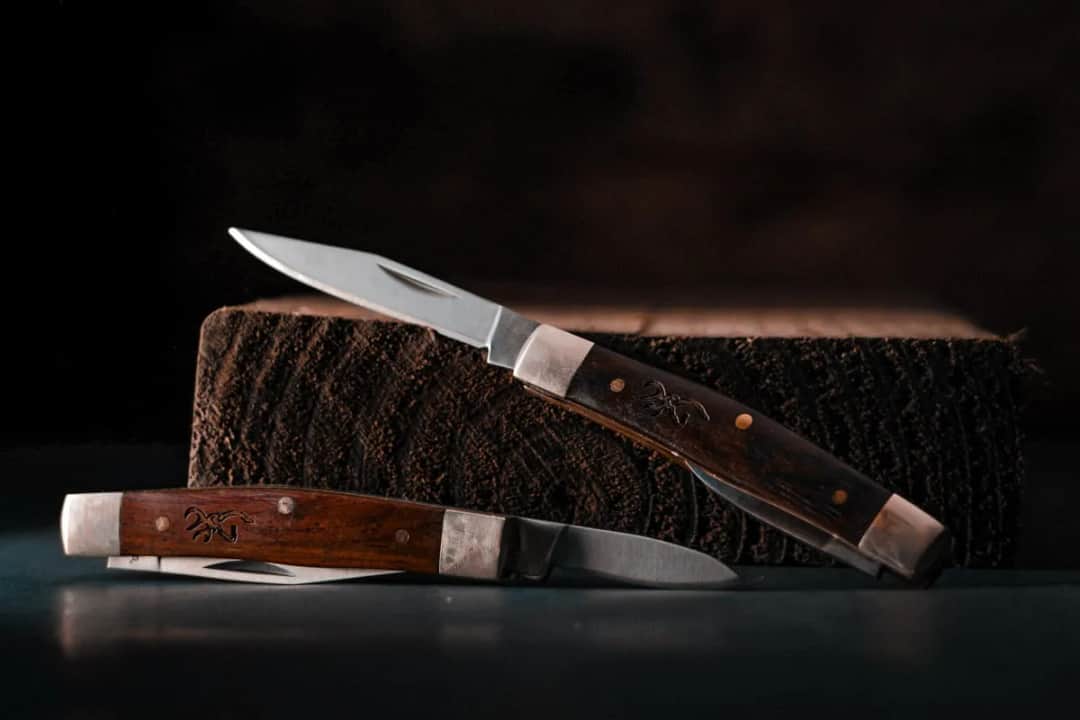 Czy można przewozić nóż w bagażu rejestrowanym? Zasady i ograniczenia